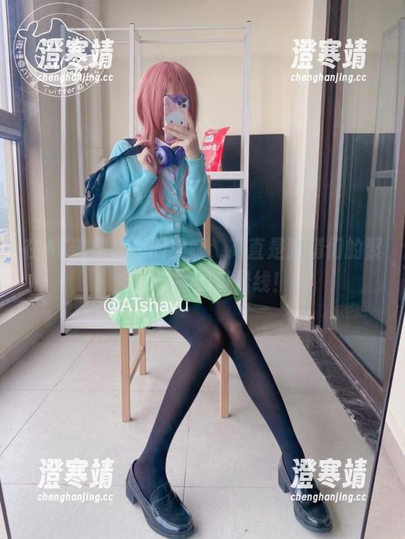 在AT鲨图库里的美腿，简直是腿精们的聚集地，腿的风景线！