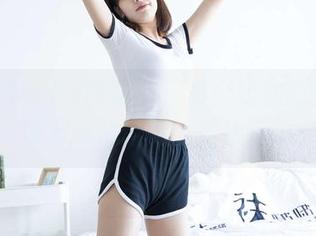 BoBoSocks袜啵啵 – 看！奶油的美图精选：两双丝袜叠穿，层次感满分。