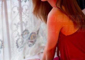 GIRLT果团网 – 小九九的美脚套图：谁能拒绝如此光滑的腿部曲线，简直像雕刻的一样？