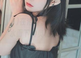 Hizzy(히지)在浴缸里的新姿态：写真更新，水面下的奥秘等你来探！