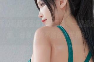 Neko薇薇的最新黎塞留泳装原图：一波海浪，十万画面，谁敢说她不适合水世界？