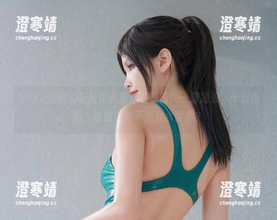 Neko薇薇的最新黎塞留泳装原图：一波海浪，十万画面，谁敢说她不适合水世界？