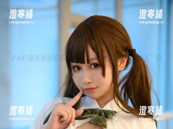 PAKI草莓酱的写真图册：镂空新娘装引发的“婚礼”想象