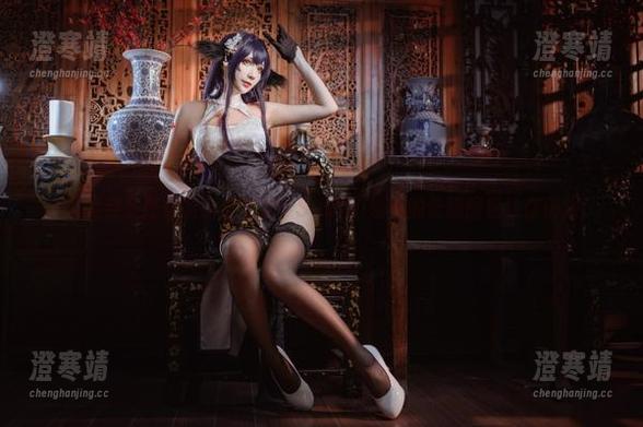 谁说要有圣光才能看出魅力？Sakiiii翎柒的长腿图包让你信服！