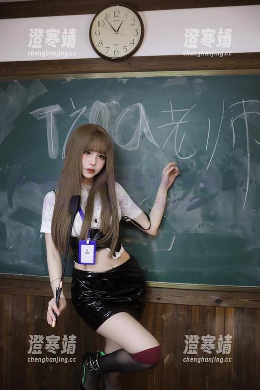 原图里的Tina很妖孽呀礼服，怎么能有这种魔力？合集更新，快来解锁！