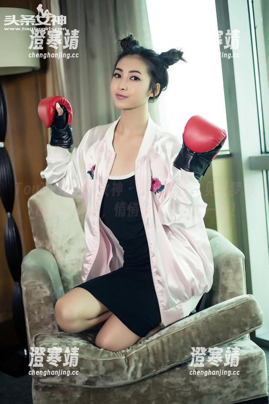 TouTiao头条女神-梦心玥 TouTiao头条女神 - 图集更新:见证梦心玥的婚纱神话,悄悄告诉你,心一颤!