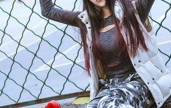 TouTiao头条女神 – 如果你还没下载艾小青的美脚写真，那你真的OUT了！