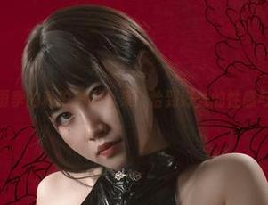 Uki雨季的私拍美脚合集：恰到好处的性感与雅致