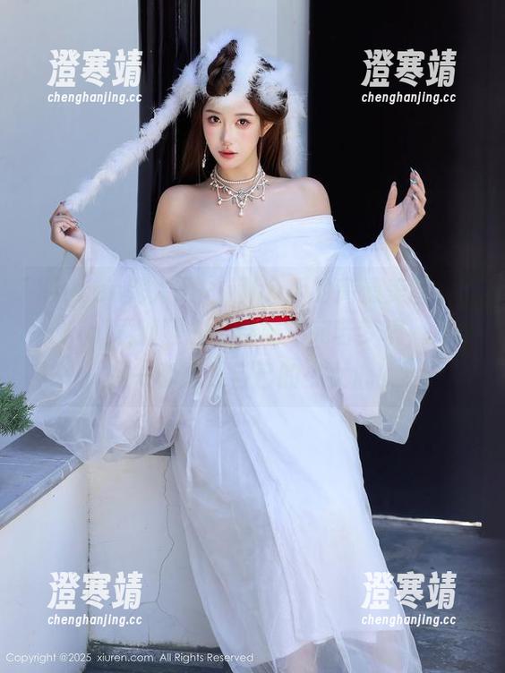 Xiuren秀人网 - 超high的高清美图，FoxYini孟狐狸的‘妹妹’宛若梦境，竟让我一秒想起自己的少女心！