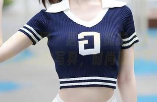 Xiuren秀人网 – 居家也能拍出大片感——唐心心的写真，时尚就在平常
