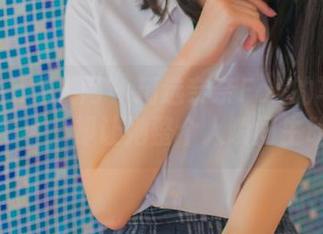 Xiuren秀人网 – 精选奈奈Fox的写真：眼镜虽小，却让她整个人瞬间生动起来