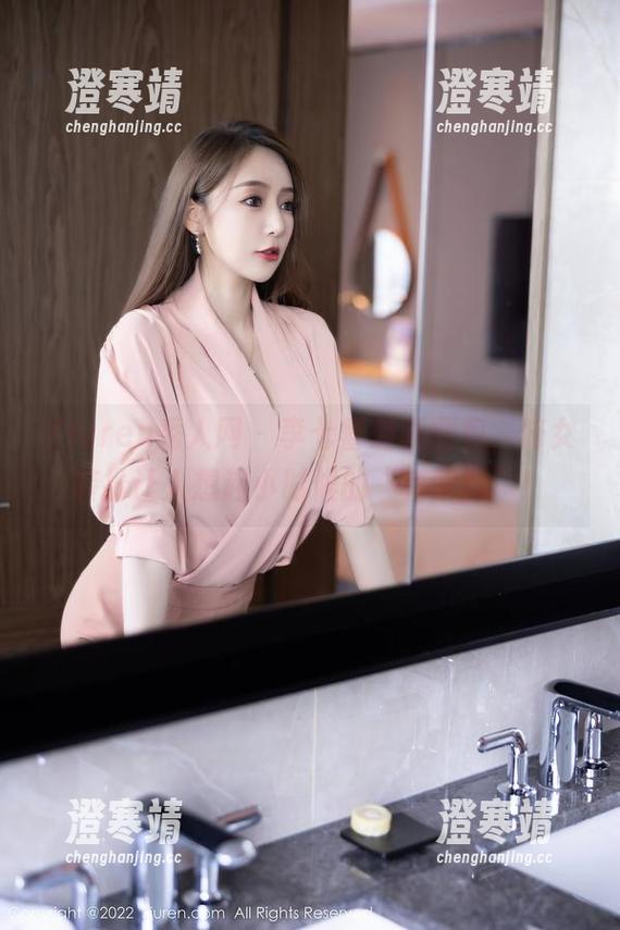 Xiuren秀人网-李七喜 Xiuren秀人网 - 李七喜最新图包,修女装扮让人想起小时候的“乖乖牌”!