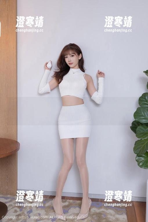 Xiuren秀人网 - 章芃芃牛仔裤写真：不穿这条裤子，人生怎么能有颜色？