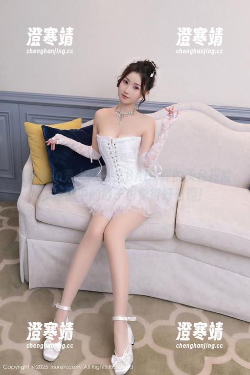 Xiuren秀人网 - 金BABY吖的天台探险，原图中的鸽子也觉得好有趣！