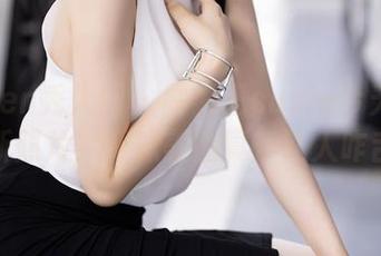 Xiuren秀人网 – 雯大王susie今天又发新照片？网袜美图真是让人咋舌