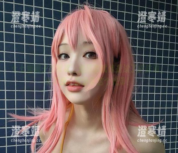 七七娜娜子的写真，油亮得就像是涂了护肤油，谁不想一起分享这个光泽！