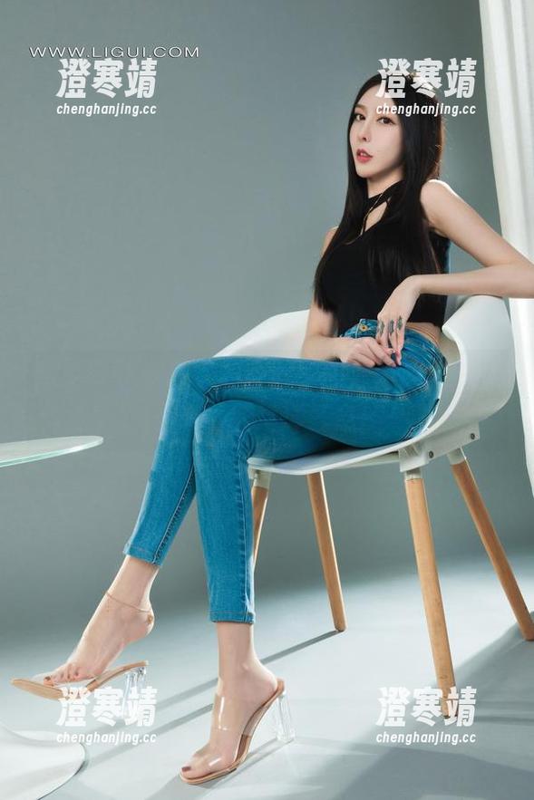 丽柜 - 水手服下的文静，图片资源里流淌着青春的海洋气息！