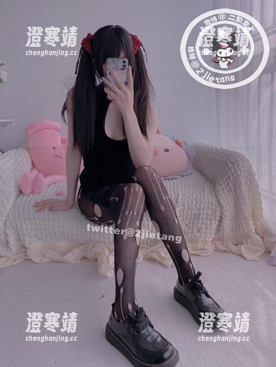 好家伙，二阶堂宅绘子带来的红色蝴蝶结套图真是太有爱了！心中默念：下载，下载！