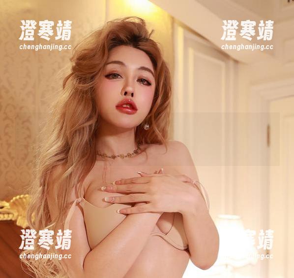 微密圈 - 于芷晴浴室写真照片：不敢直视的眼神，光线太撩了吧！