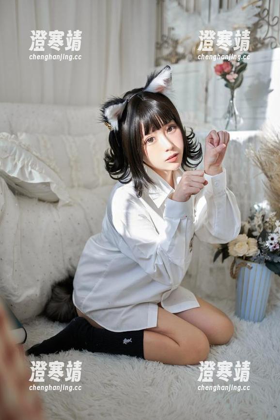凛子酱制服写真：来一发下载，沉浸在她的世界！