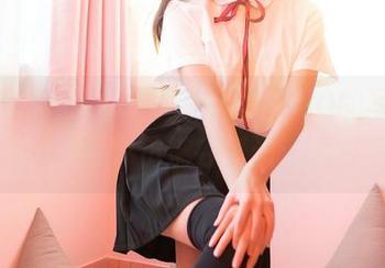 嗲囡囡 – 红裙回眸，模特YOYO的写真精选：每一张都仿佛在低语，真任性！