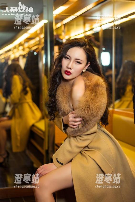 头条女神-易阳 头条女神 - 易阳的办公室风景合集:在忙碌中窥见不一样的美