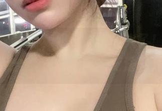 微密圈 – 哎呀，奶宝妹纸又来了！最新比基尼合集，让人目光无法移开！