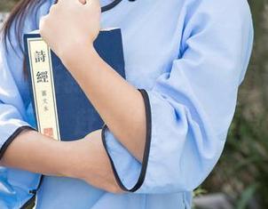 尤果网 – 黛斯羽红裙在线，原图让我忍不住冲动：赶紧给我一条同款！
