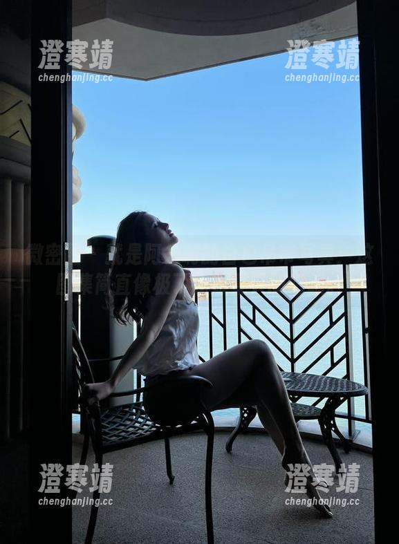 微密圈 - 就是阿朱啊的白色吊带写真：这图集简直像极了我对夏天的幻想。
