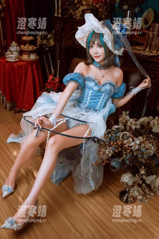 希希_啾 希希_啾:跟女上司一起出差,竟然拍出了不一样的写真!