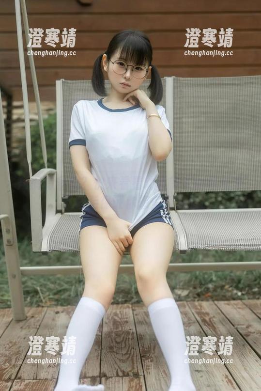 短裤有多撩？快来看看幼水铃衣的作品集，下载后保证你想多瞅几眼！