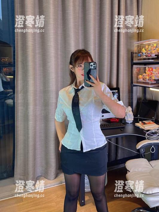 张思允 微密圈 - 网盘不只存资料,还有张思允的白吊带袜,心灵鸡汤也要穿得好看!