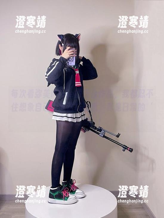 每次看弥美Mime的天台作品，我都忍不住想象自己也能这样随意，真是日常的‘高光时刻’！