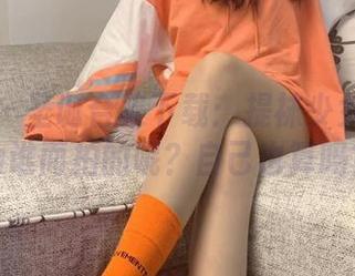 微密圈 – 圣诞合集下载：提袜少女究竟是为谁而拍的呢？自己也算吗？