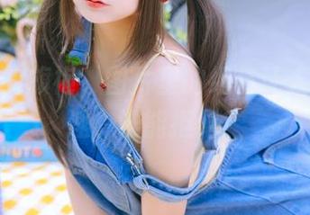日奈娇的旗袍，图片里的细节让人心跳加速，谁能拒绝？
