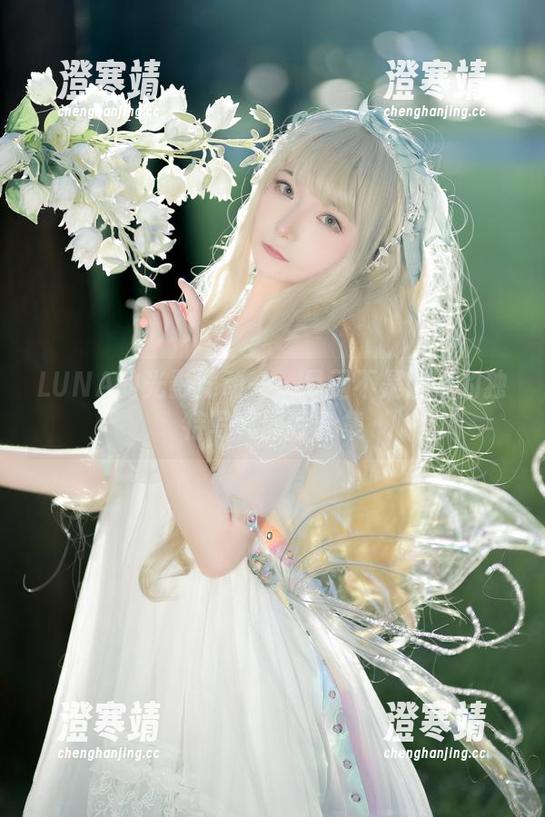 LUNA的光影舞动——是三不是世w的独特写真图片合集