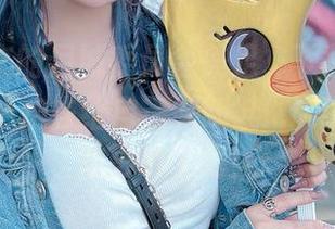 原图带来的月城委员会美足，下载后居然让我开始跑去给自己买新鞋…这也太容易被影响了吧！