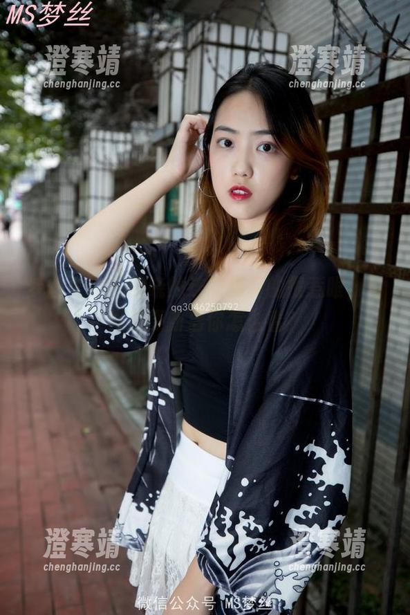 梦丝女神 - 晓晓的连衣裙真的很惹眼，写真集更新后你怎么看？