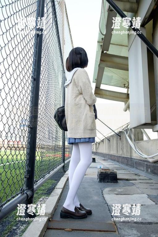 森萝财团-Aika 森萝财团 - 精选合集:Aika的慵懒旗袍与高筒袜80D,舒适与时尚的绝妙撞击!