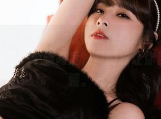 白衬衫魅力无限，泥泥汝将高清壁纸的审美拔到了一个新高度，真的能让你目不转睛。