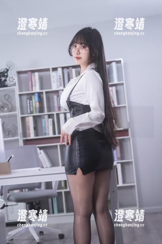 浅安安 居家自摄模式开启!浅安安的私拍图片,简直是‘家居生活指南’的新标准!