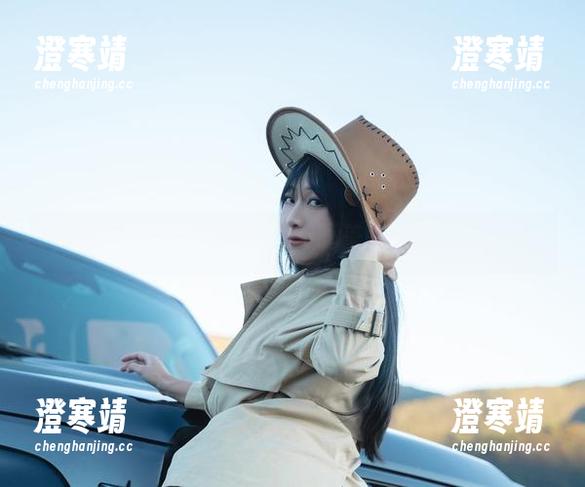 浅安安泳装：最新图片，既美丽又带点小俏皮