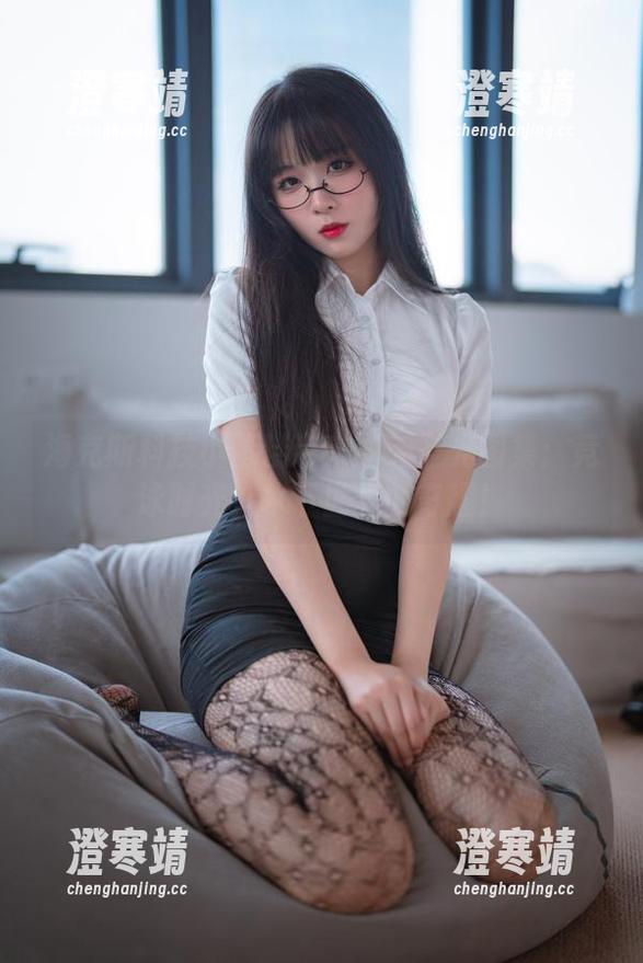 海克斯科技小蛋糕带来的无圣光图集：竞泳时光，水下世界的奇趣！