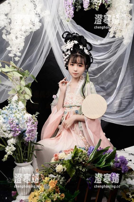图库中的爆机少女喵小吉，这个暑期真是个风景，点击下载，慢慢欣赏！