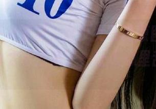 爱尤物 – e宝贝，这少女写真原图的巧妙构图，也太不厚道了，让人心里乱七八糟。