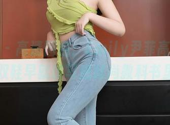 秀人网 – 高清图包：Emily尹菲高跟鞋——这双鞋早就该写进时尚教科书里了！