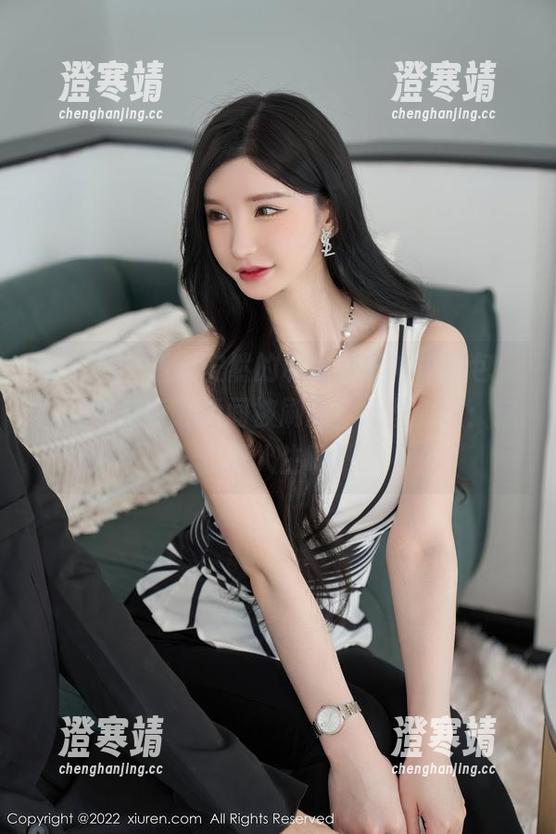 秀人网-安然 秀人网 - 看到安然的私房黑丝内衣图包,我的审美标准瞬间被刷新,心里默念:这就是人生啊!
