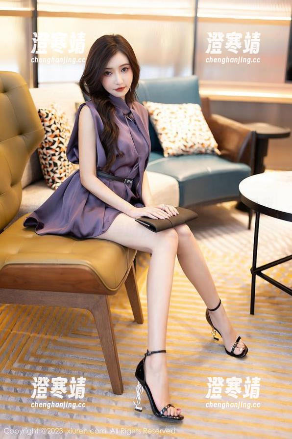 秀人网-安然儿 秀人网 - 私拍豹纹,安然儿的图集:看我如何把家里的沙发变成舞台!