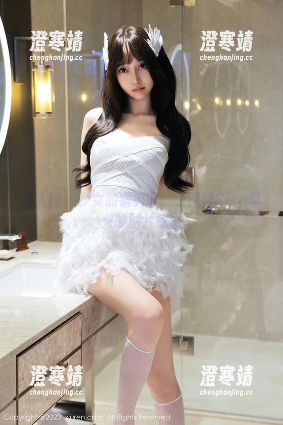 秀人网-小狐狸Sica 秀人网 - 少女的镜头下:小狐狸Sica带来的图片惊喜