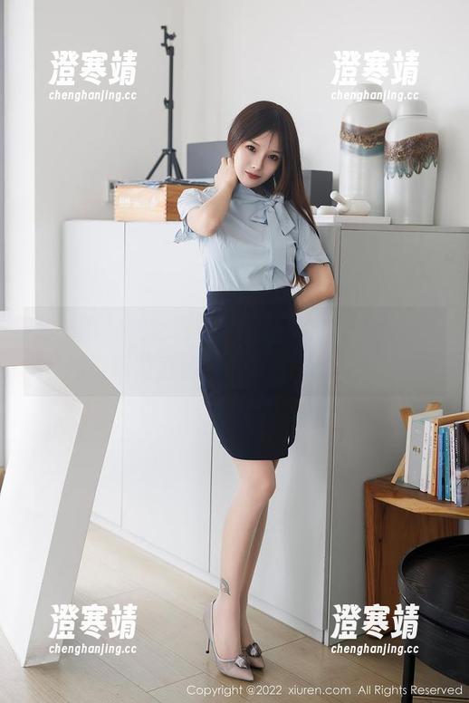 秀人网-杏子Yada 秀人网 - 定制写真圈的巅峰,杏子Yada的美脚简直散发着不一样的诱惑!